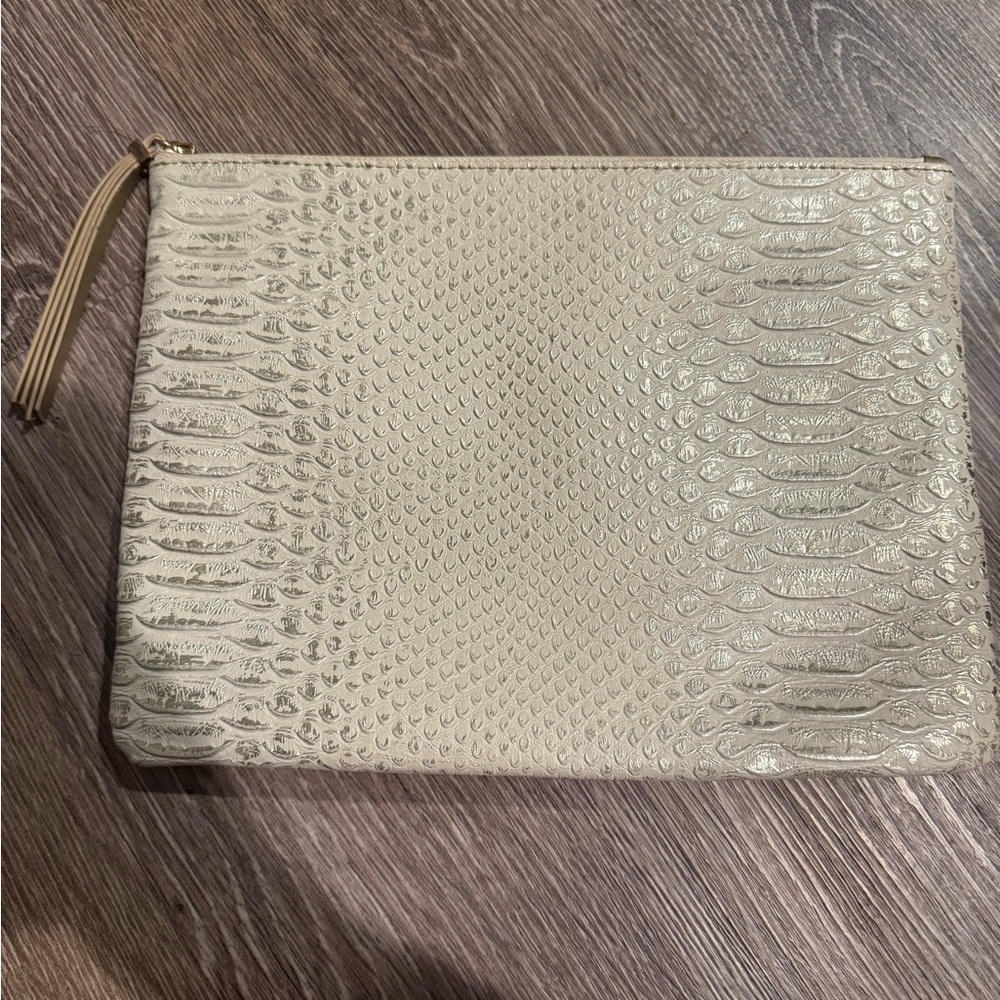 Stella & Dot Elegant Cream Textured Clutch